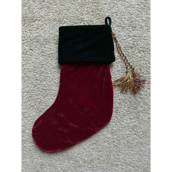Harvey Lewis Embroidered Monogrammed B Christmas Stocking Red/Green Velvet - Picture 3 of 3